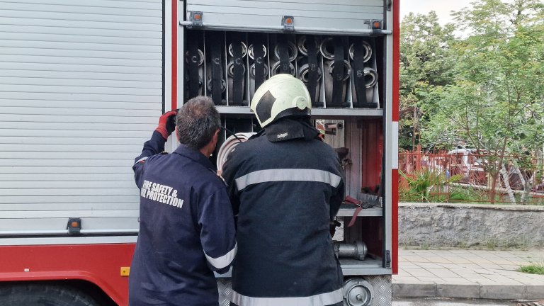 Сауна се запали в хотел в Доспат, евакуираха 10 души, служител пострада в опит да гаси
