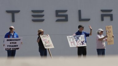  След срив на печалбата Мъск обяви, че се завръща при Tesla