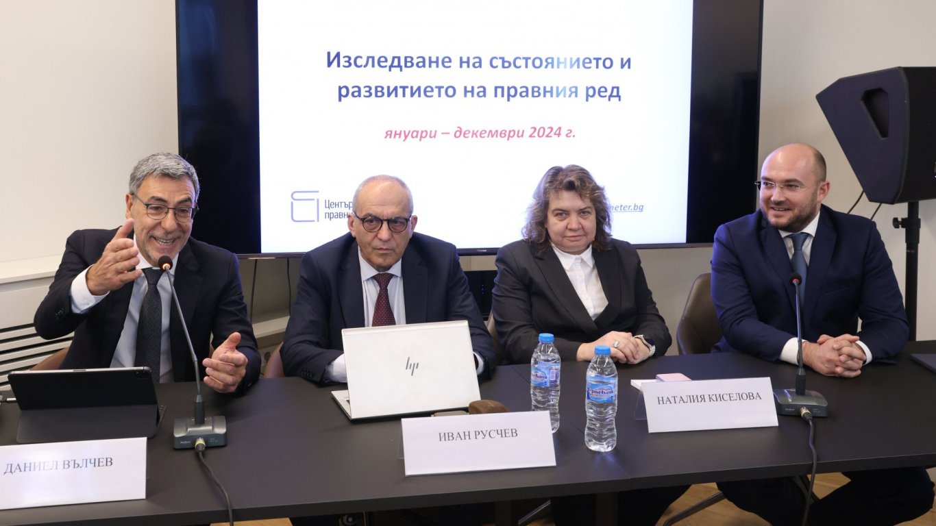 Два рекорда за 2024 г. отчете "Юридически барометър" - само 3 приети закона и 42 дела в КС