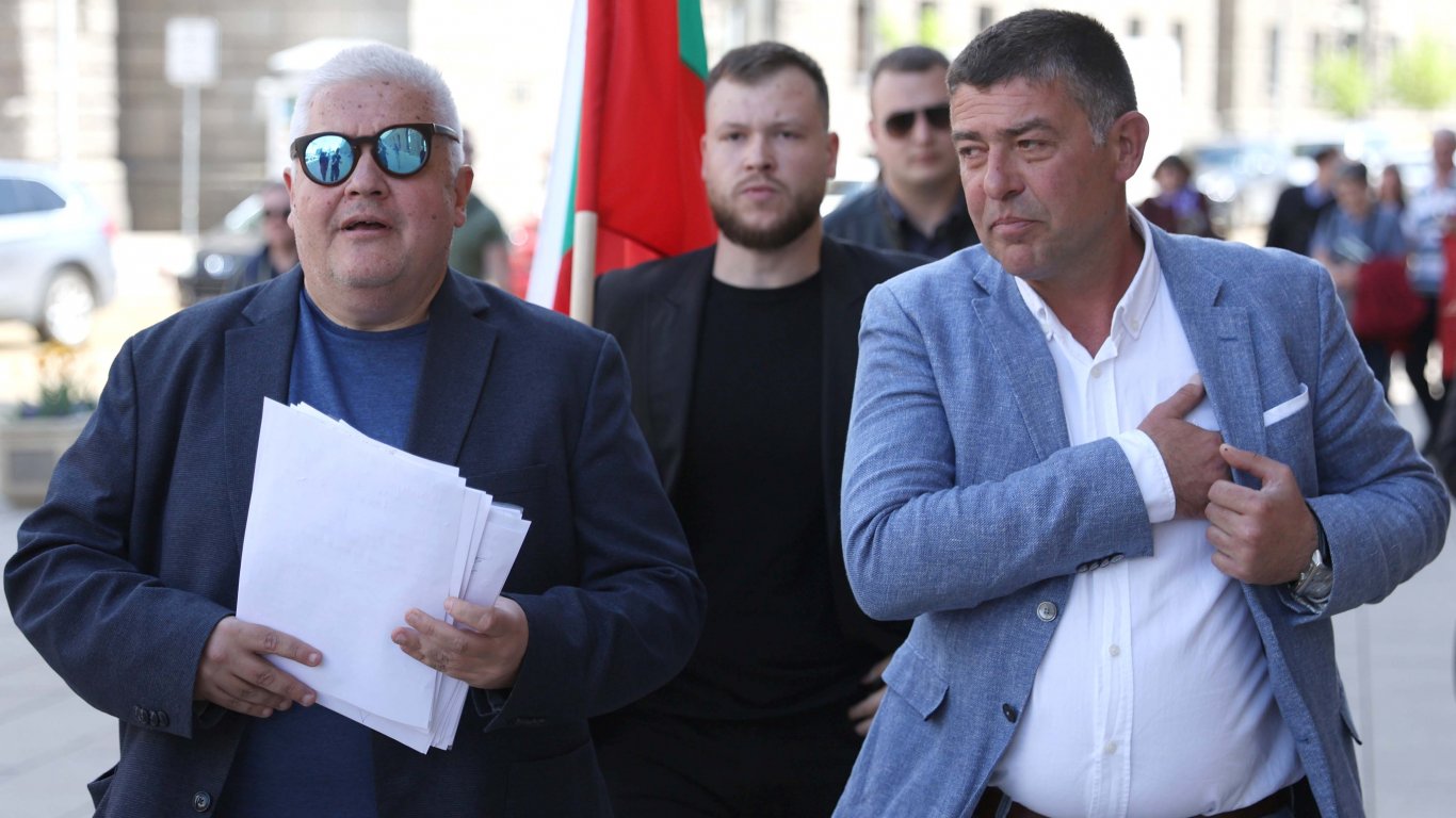 Внесоха писмо до президента с искане той да свика референдум за запазване на лева
