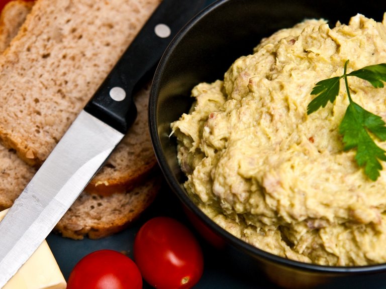 Яйчена салата с царевица и риба тон