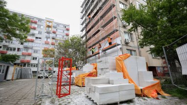 Премиерът Росен Желязков министърът на регионалното развитие Иван Иванов и