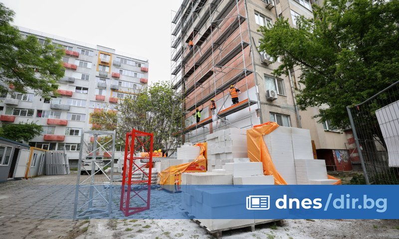 Премиерът Росен Желязков, министърът на регионалното развитие Иван Иванов и