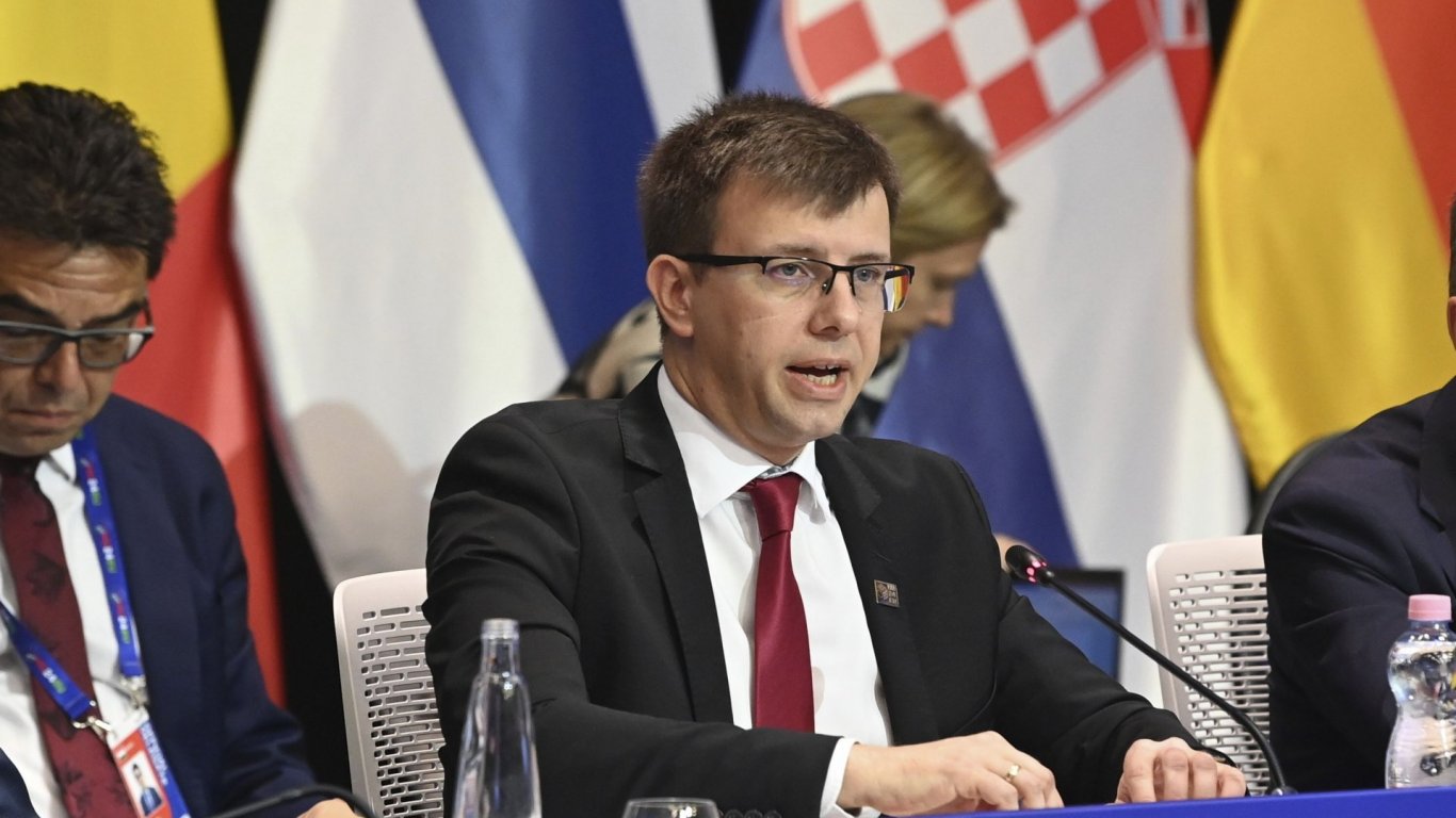Унгарски министър: Няма пари за членството на Украйна в ЕС
