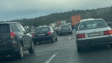 Километрично задръстване се образува на магистрала Тракия в района на