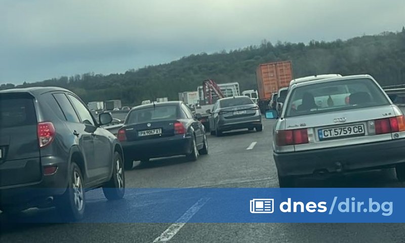 Километрично задръстване се образува на магистрала Тракия в района на