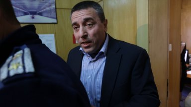 Всичко става с два подписа моят и на г н