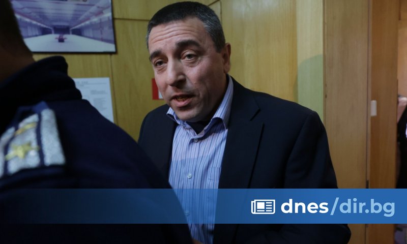 Всичко става с два подписа - моят и на г-н