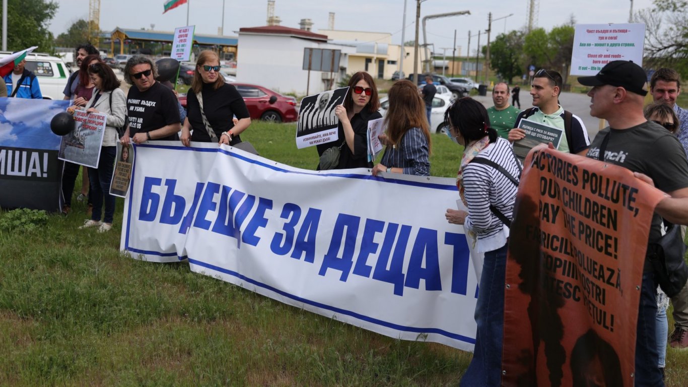 Протестиращи блокираха движението в района на "Дунав мост" при Русе (снимки)