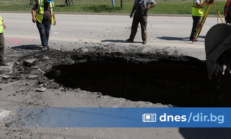 Установено е пропадане в част от лентата на пътното платно