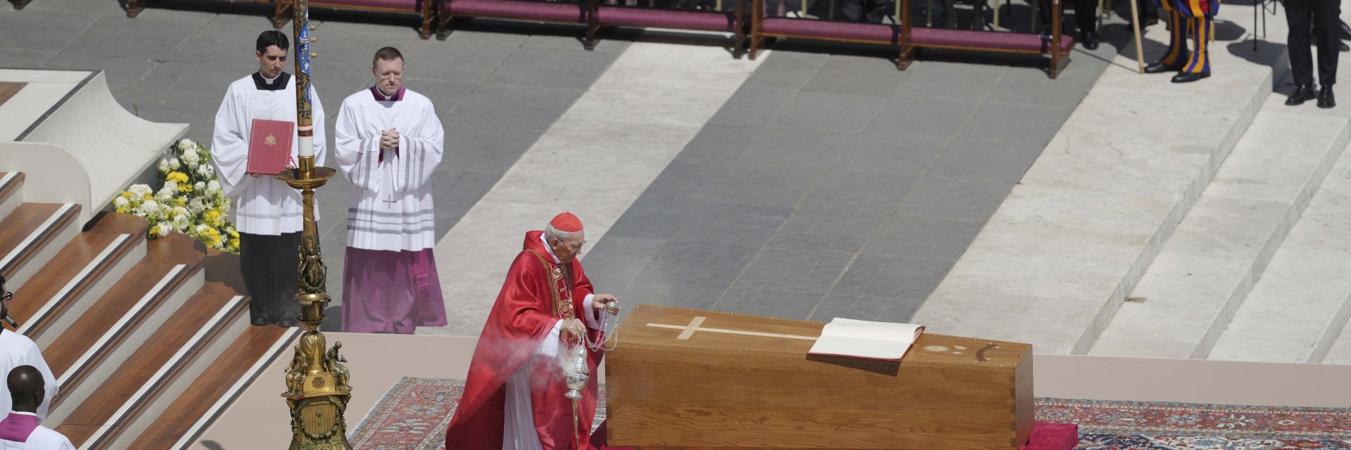 Светът изпрати папа Франциск в последния му земен път (снимки/видео)