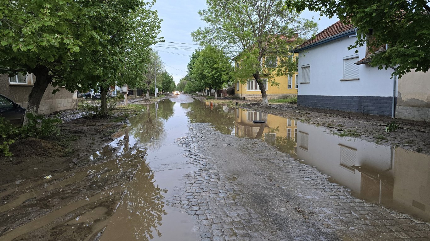 След пороите във Врачанско: Около 20 къщи са изцяло под вода в село Хайредин