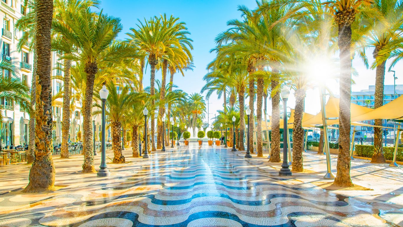 На море в Испания: Цените се повишиха безобразно, местните не могат да си позволят ваканция