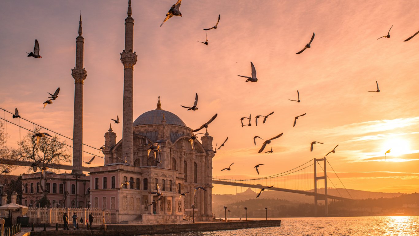 Нощни забавления в Истанбул: Преглед на клубове, барове и круизи