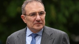 Гуцанов: Осигурени са парите за "Грижа за дома" и "Топъл обяд"