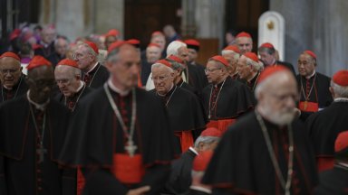 Кардиналите от Римокатолическата църква насрочиха дата за следващия конклав Те