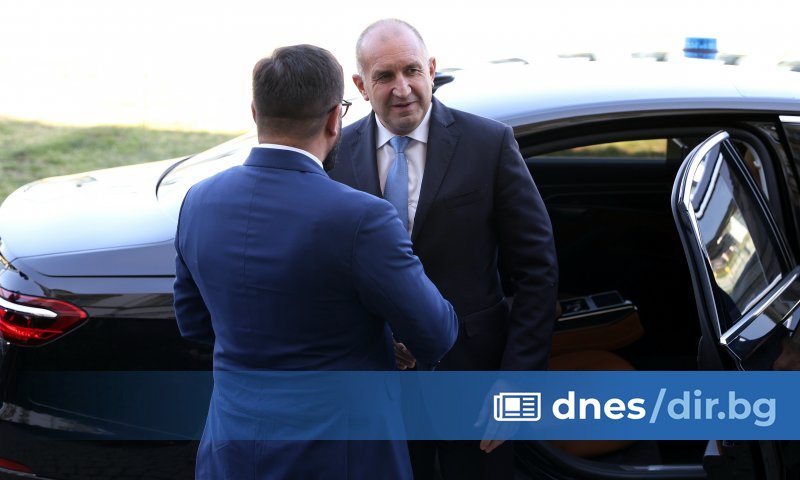 Личният автомобил на президента Румен Радев е френски, придобит през