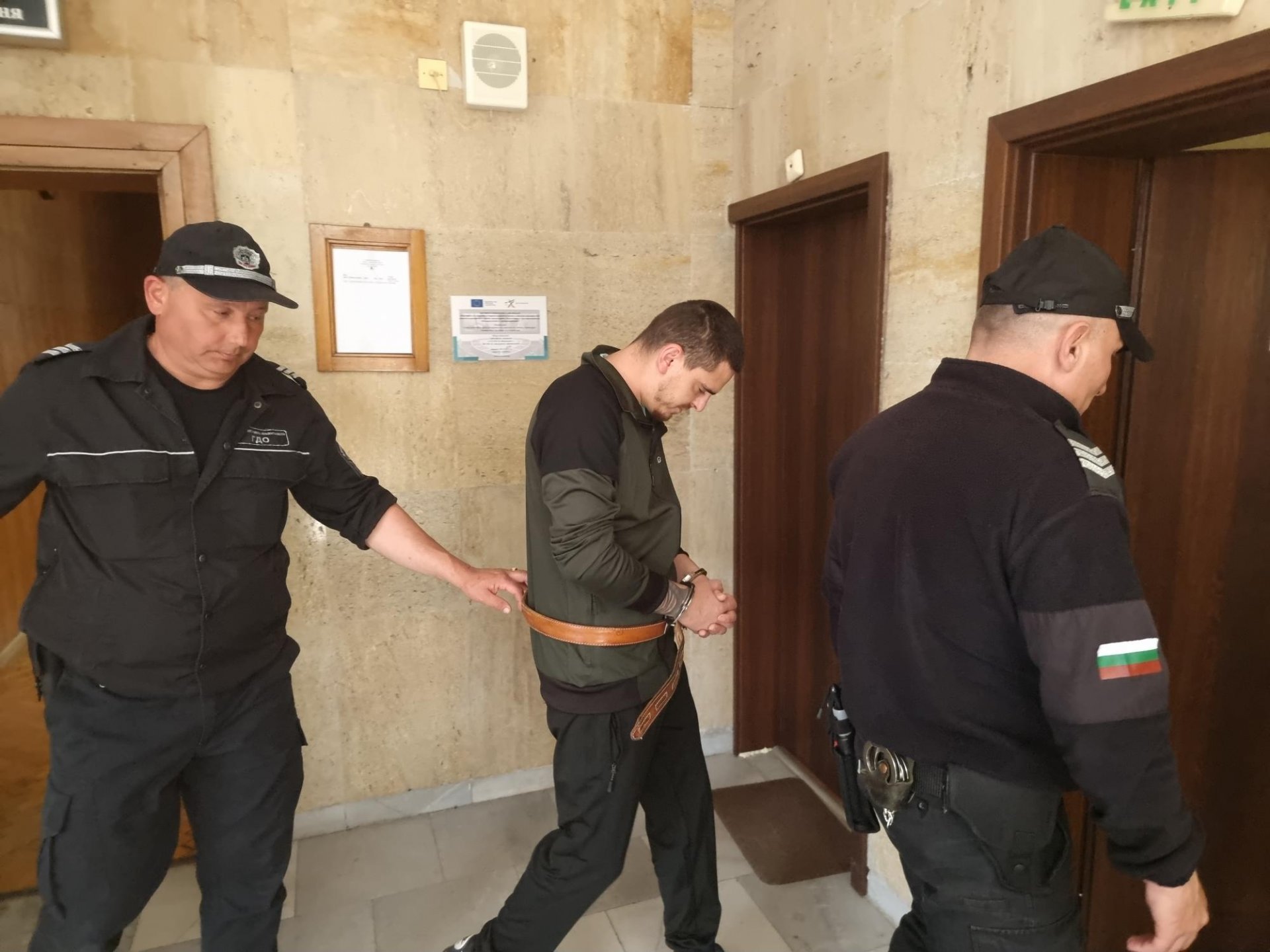 Окръжният съд в Кюстендил определи мярка за неотклонение "задържане под стража" за шофьора, обвинен, че след употреба на алкохол е причинил катастрофа в събота следобед на пътя между селата Коняво и Горна Гращица, при която загина жена