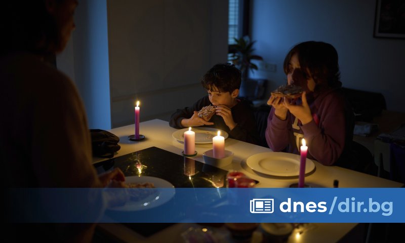 Електроподаването започва постепенно да се възстановява на някои места в