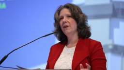Временно управляващата американското посолство Сюзън Фалатко напуска България