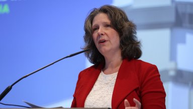 Временно управляващата американското посолство Сюзън Фалатко напуска България