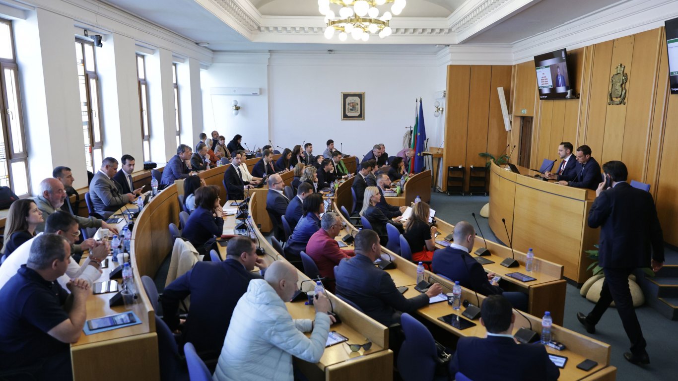 От "водевил" до "калинки" и "преврат": СОС не върна Братоев на поста в "Метрополитен" (видео)
