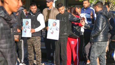 Протест разбуни днес в Луковит след като мъж преби 11 годишно