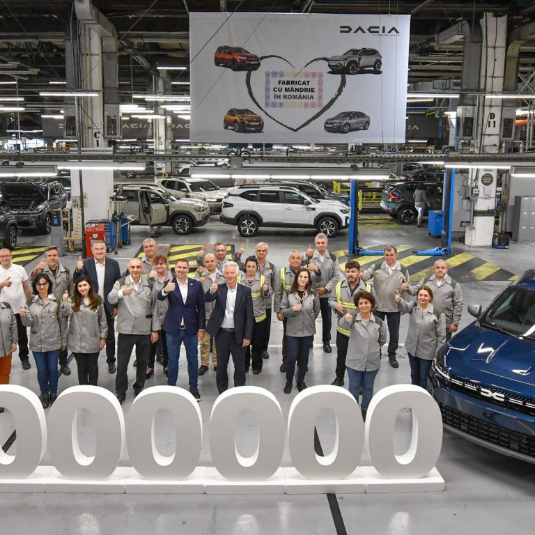 Dacia произведе 8-милионния автомобил в Миовени