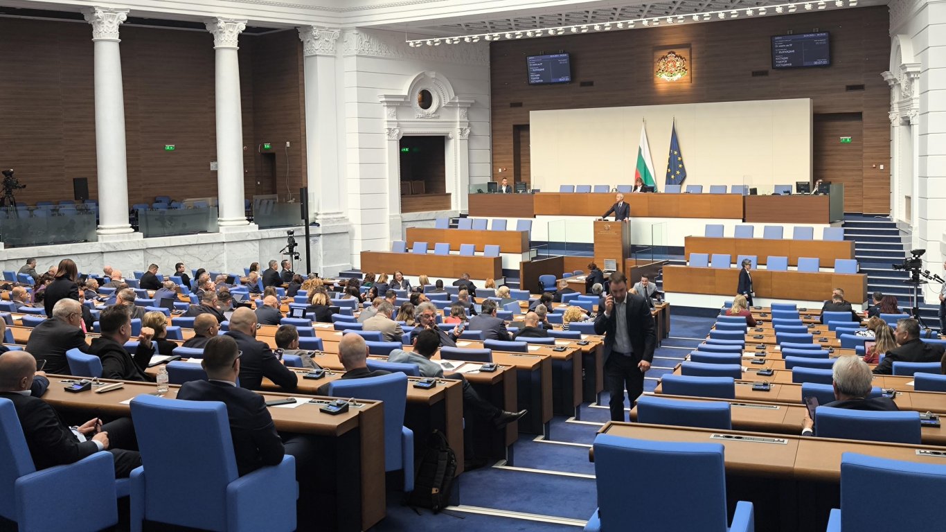 Управляващи и опозиция се разминаха в оценките си за 100-те дни управление на кабинета "Желязков"