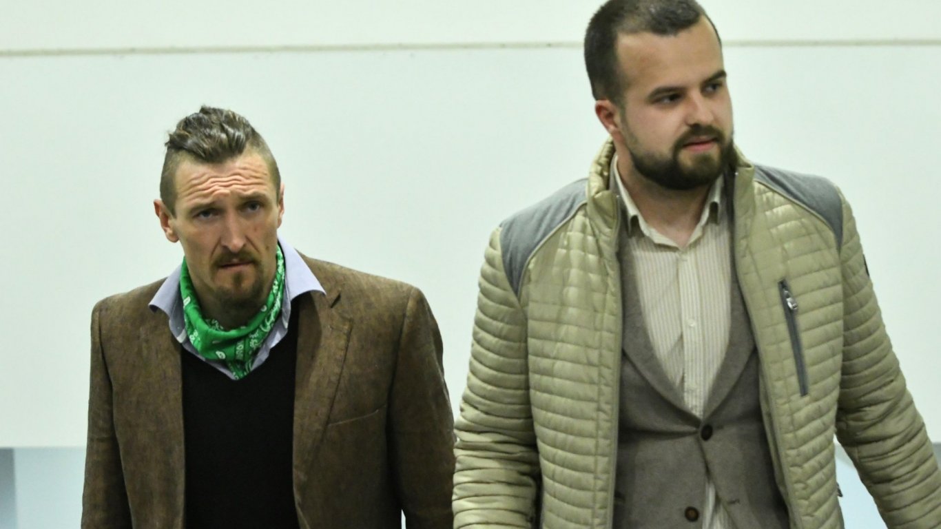 Разпитаха трима полицаи за хванатия да кара пиян Димо Алексиев