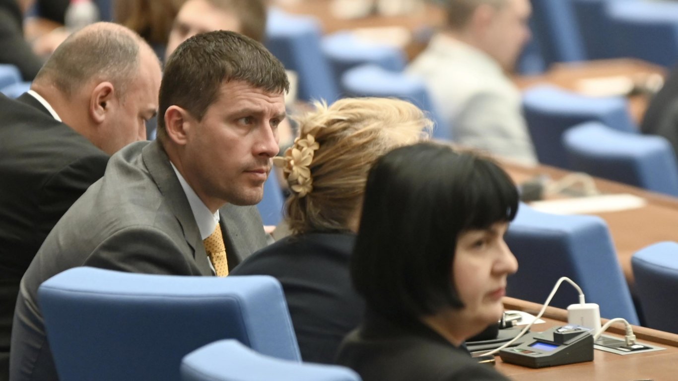 Депутатите отложиха окончателното приемане на измененията в Закона за енергията от ВЕИ