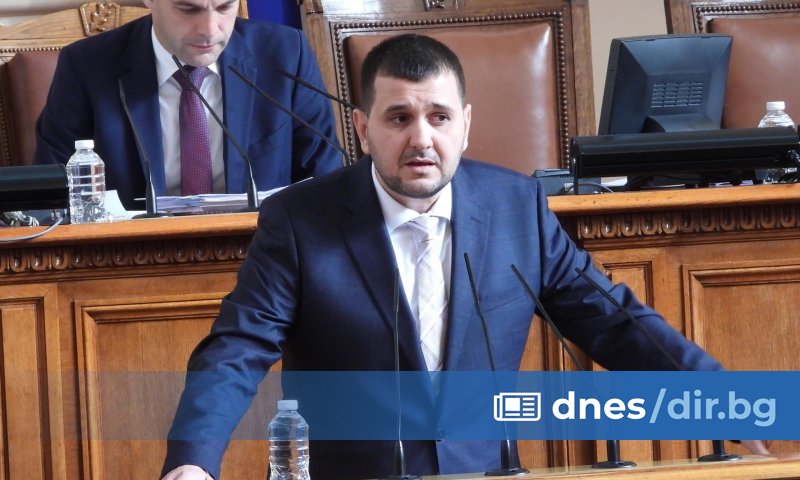 Депутатът от ПП-ДБ Йордан Иванов отхвърли появилите се публикации, че