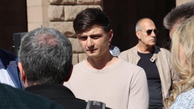 Привърженици на споделеното родителство се събраха на мирен митинг в