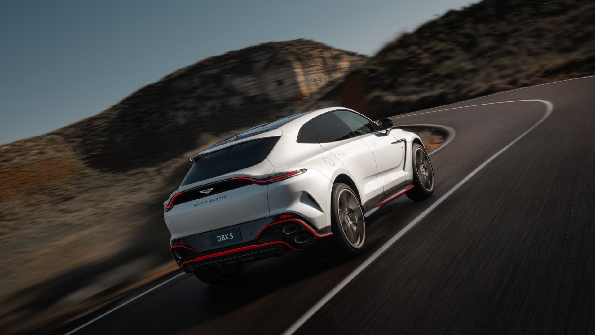Aston Martin DBX S