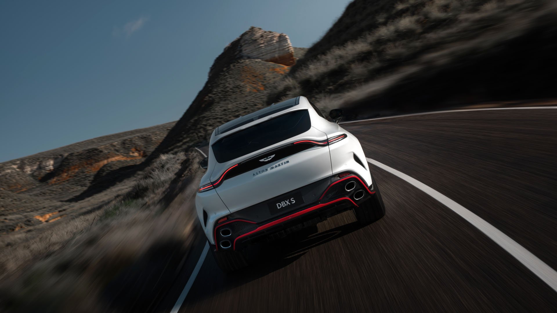 Aston Martin DBX S