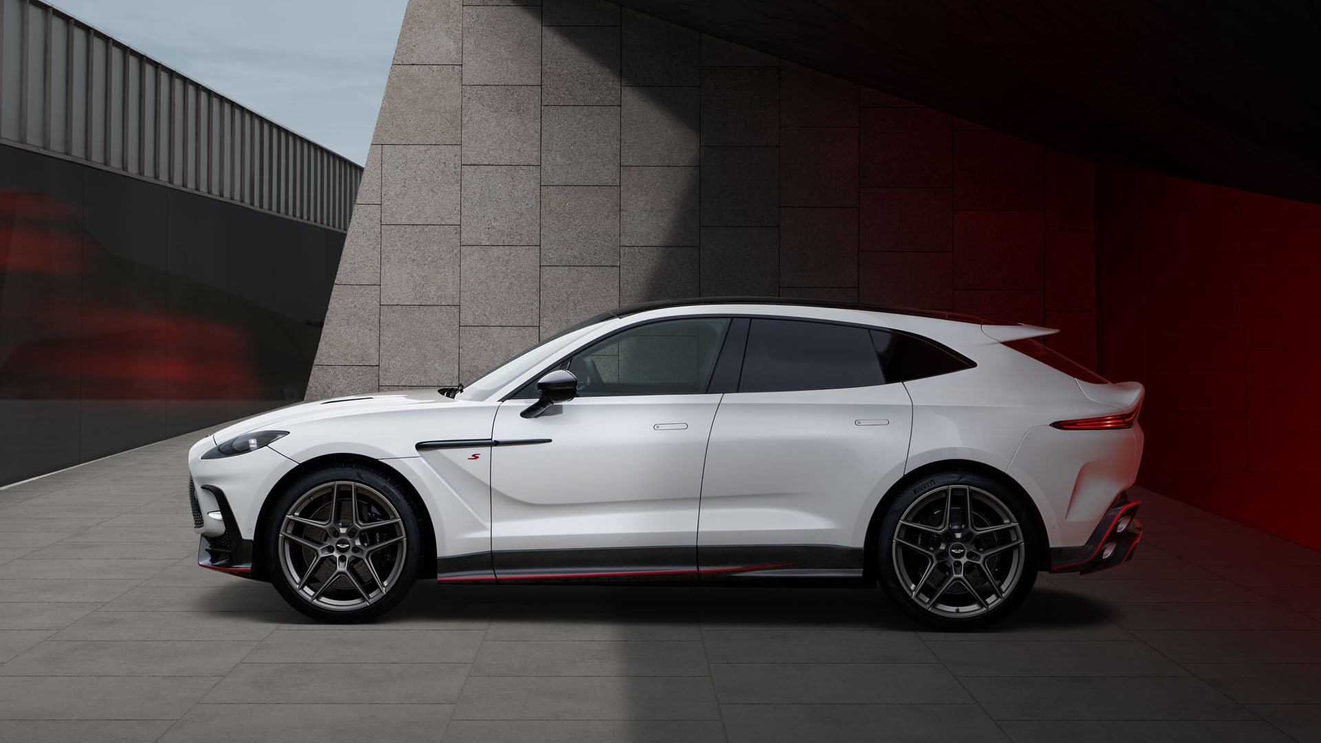 Aston Martin DBX S
