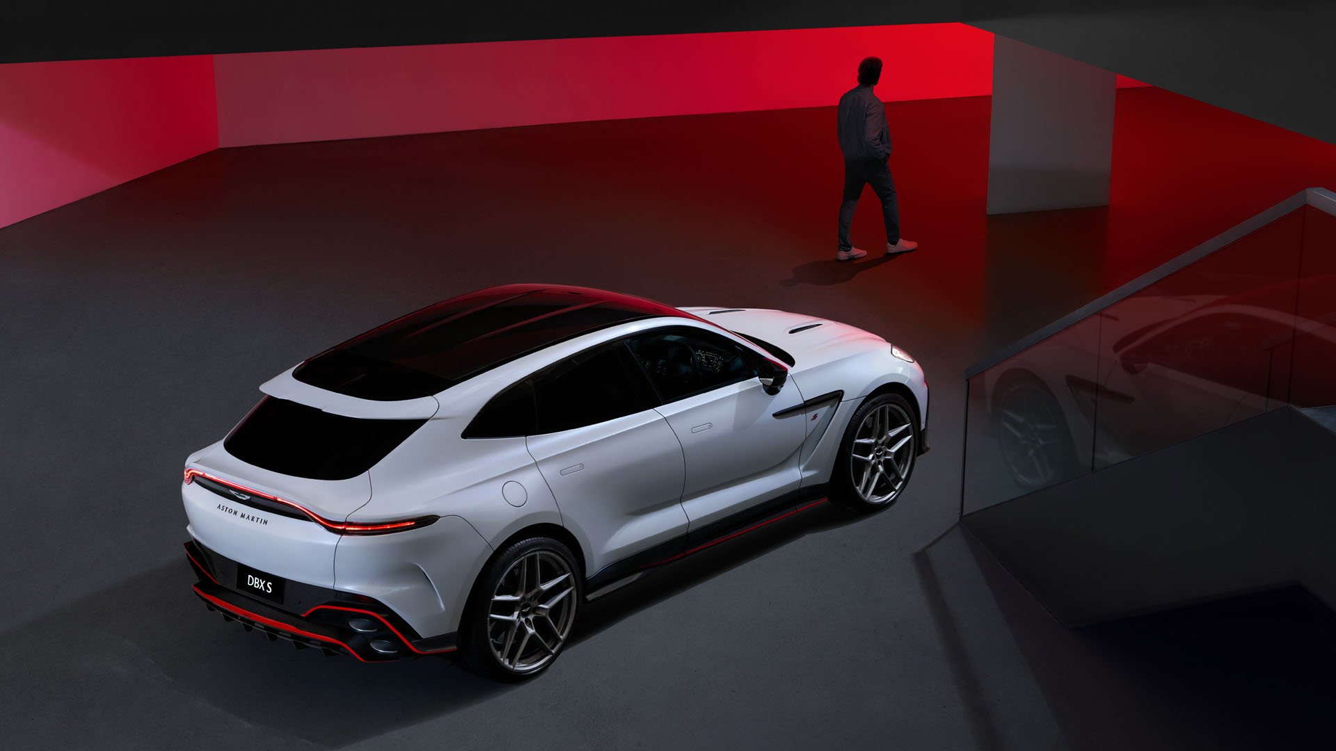 Aston Martin DBX S