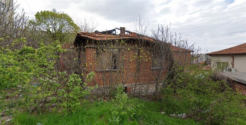 Изоставената къща, в която е открито тялото на 18-годишната Магдалена