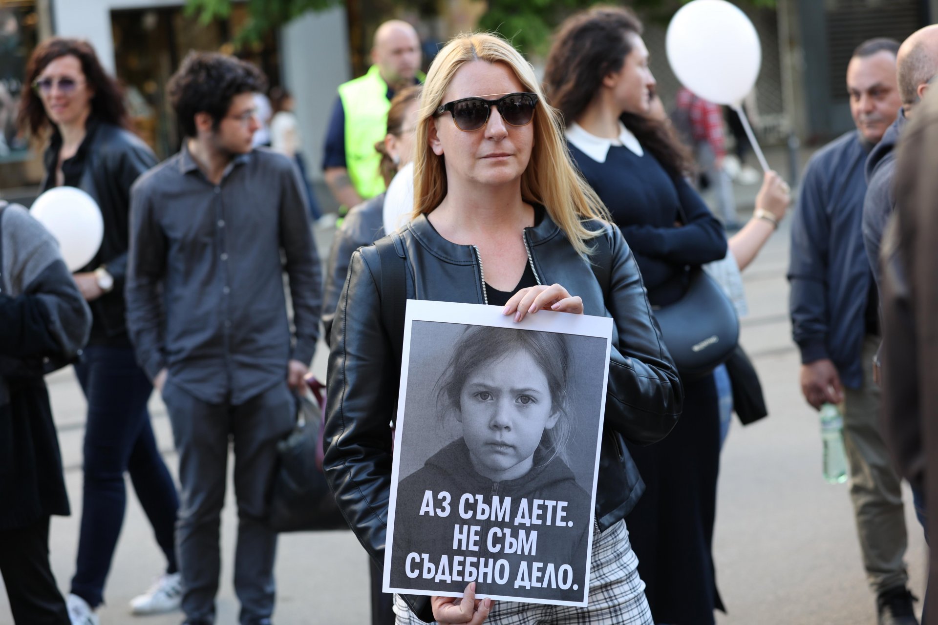 Пред съдебната палата в София се събраха майки на протест срещу споделеното родителство
