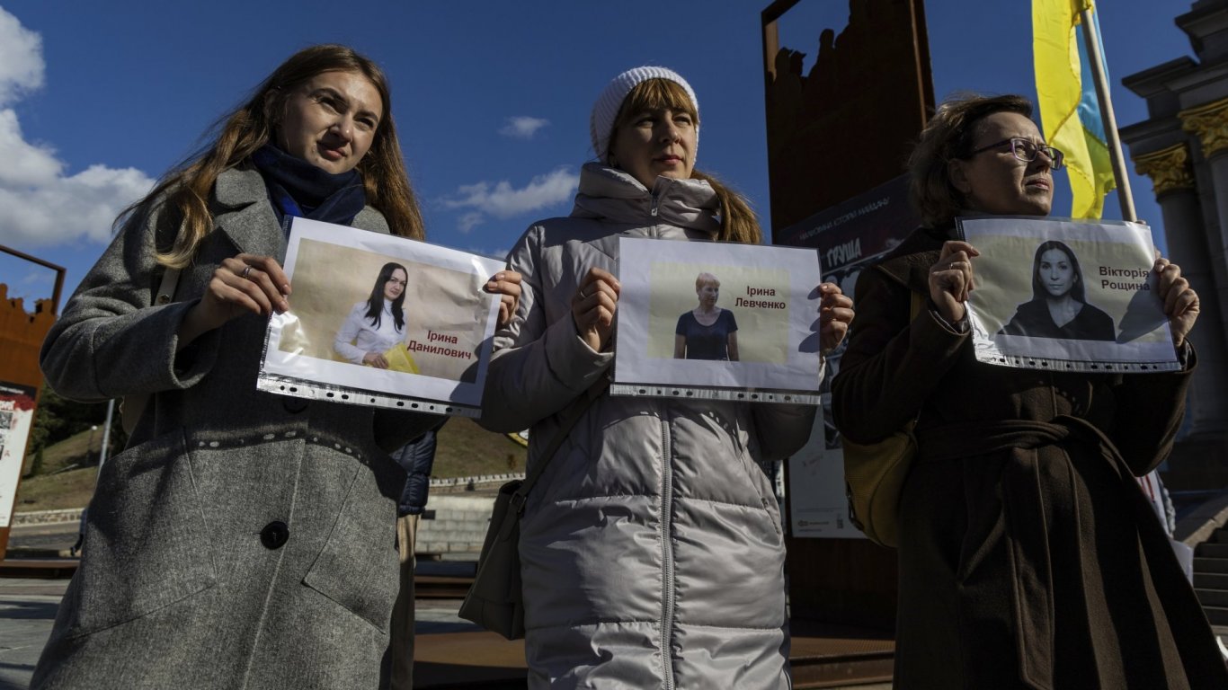 Следи от жестоки изтезания са открити по върнатата в Украйна мъртва журналистка