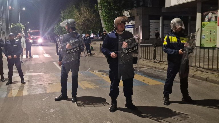 След убийството в Хасково: Пиратки, камъни, арести на протеста, Митов поиска оставка