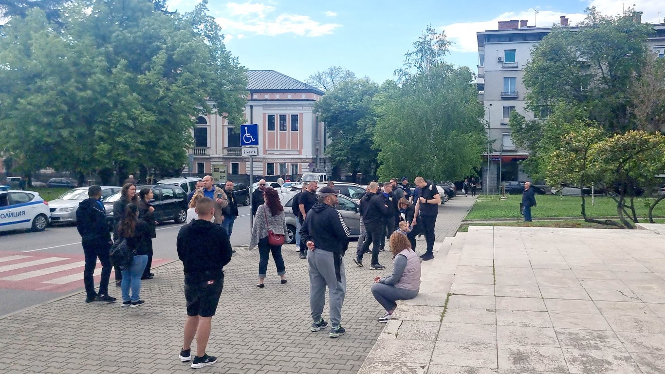 Съдът върна в ареста педофила от Стара Загора, правил порнографски снимки на деца