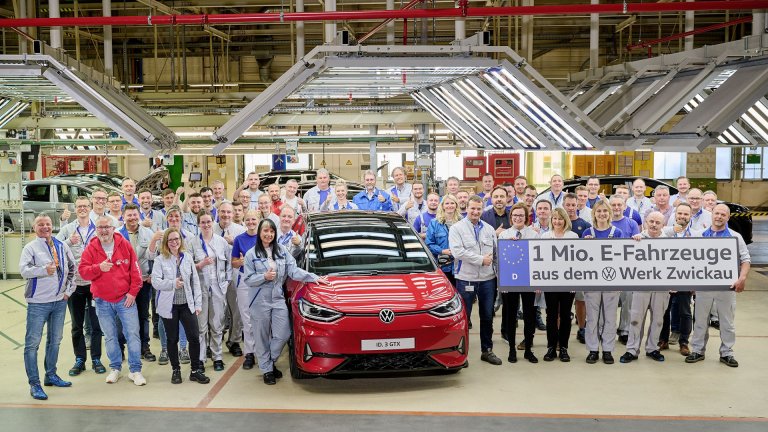 Volkswagen произведе 1 милион електрически автомобила в Цвикау