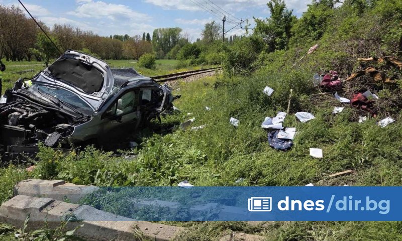 Мъж загина след като автомобилът му бе блъснат на жп