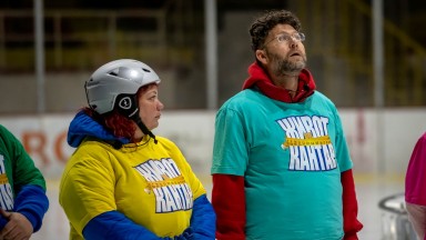 Зверски скандал и рев на ледена пързалка