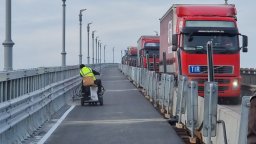 Само едната лента на Дунав мост е отворена за движение заради ремонт