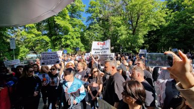 Близки роднини и много пловдичани се събраха на протест пред