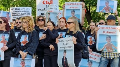 "Искаме съд": Бунт и бутилки по клиниката в Пловдив, където след упойка издъхна дете