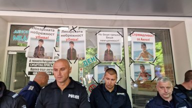 Протестът "Справедливост за Ангел" окупира дома на анестезиолога в Пловдив