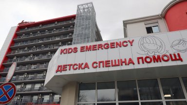 Напрежение пред "Пирогов" заради починало дете